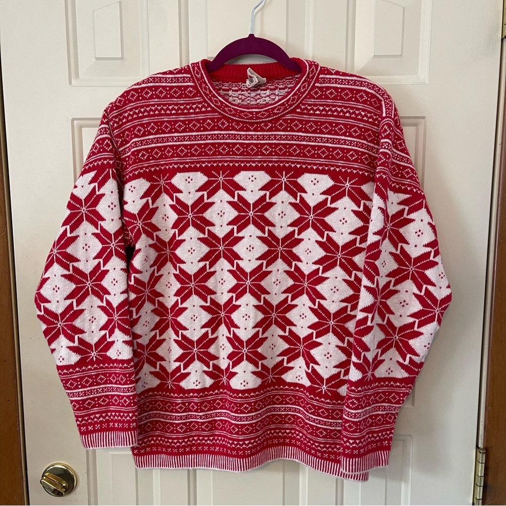 Hanna Andersson Red and White Smowflake Patterned Women’s Sweater